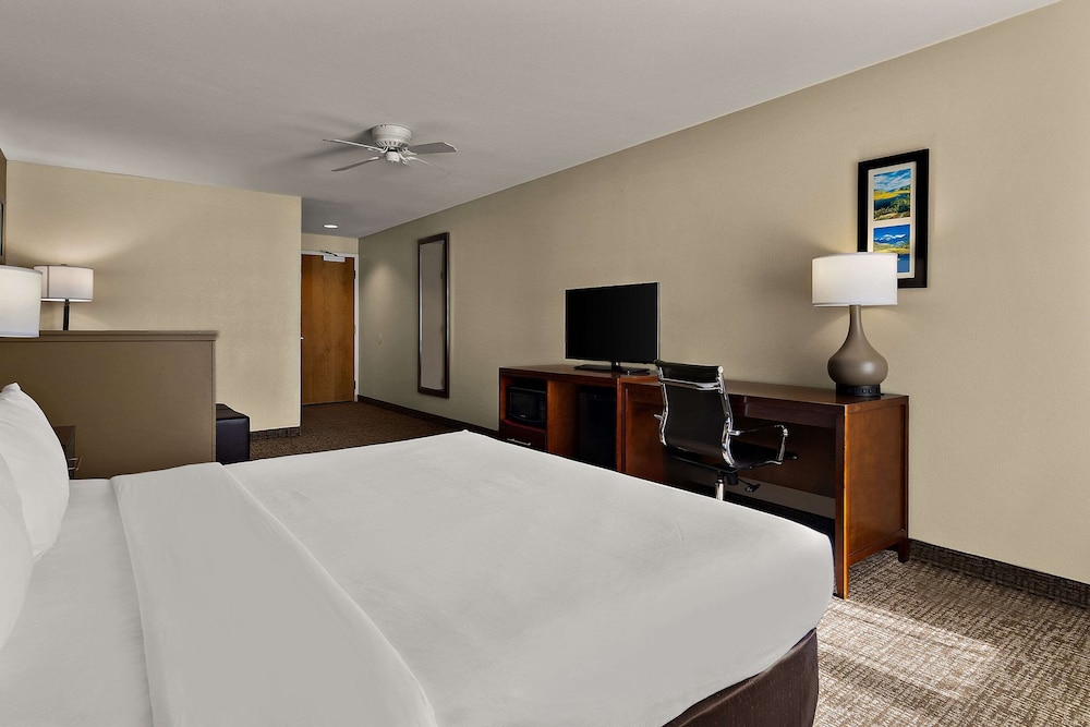 Suite, Non Smoking (1 King Bed) - Photo 3