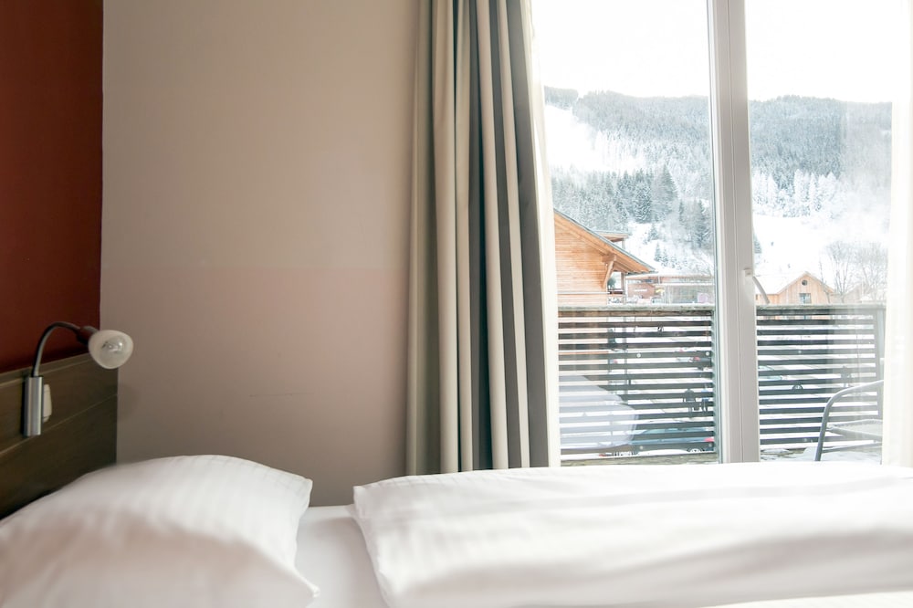 Standard Quadruple Room, Multiple Beds, Balcony photo 2