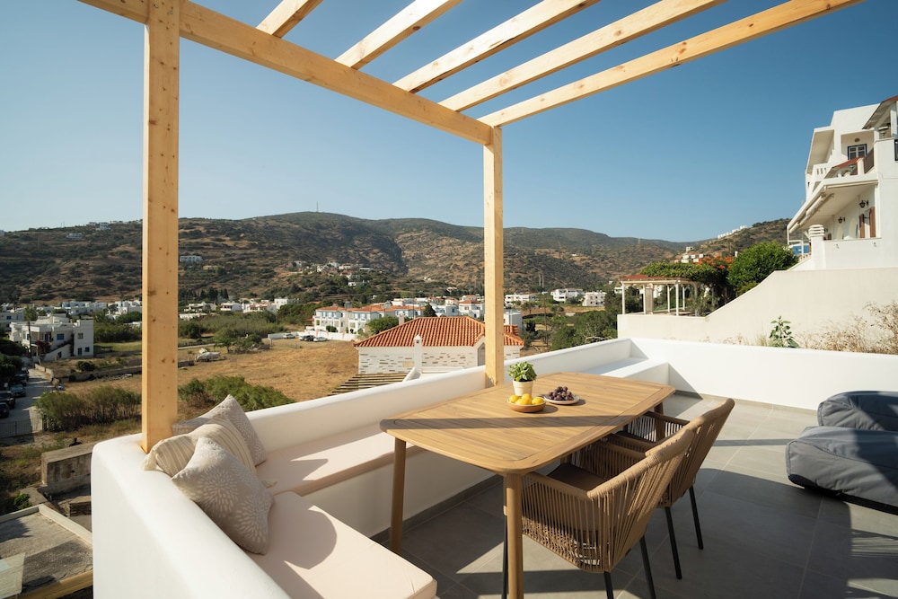 Classic Triple Room, Balcony, City View