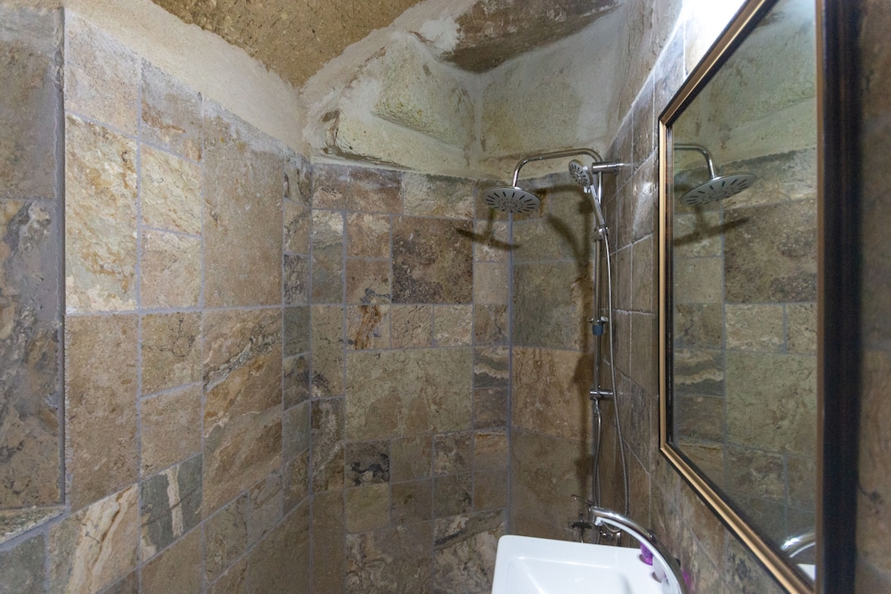 Traditional Triple Room, Multiple Beds photo 2