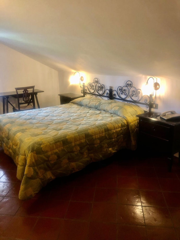 Basic Double or Twin Room, Mezzanine
