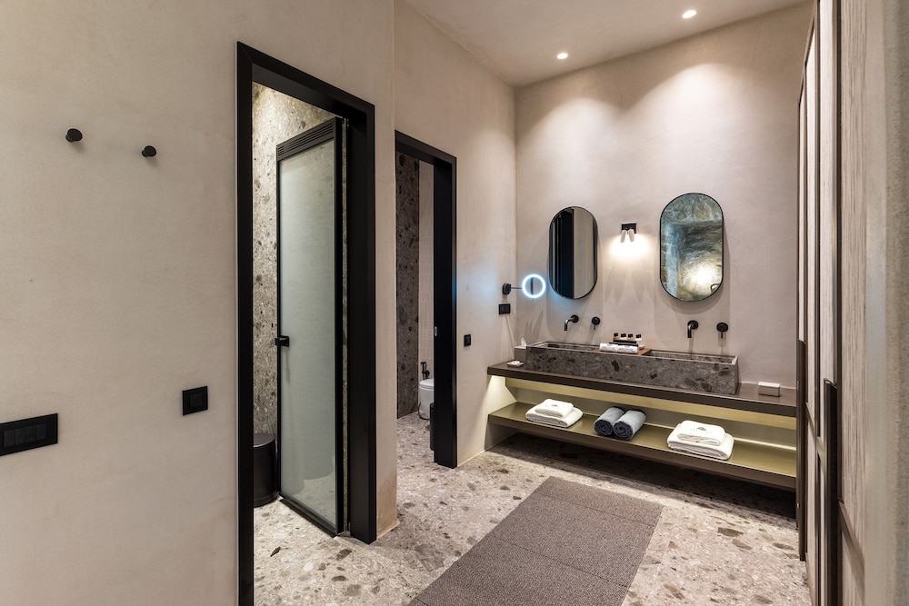 STONE Suite with Private Pool and Garden View - Photo 19