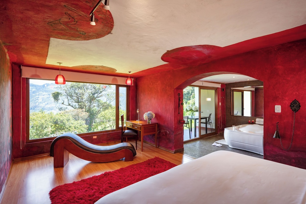 Standard Studio Suite, Hot Tub, Mountain View