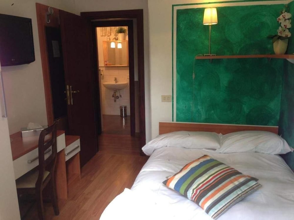 Economy Double Room photo 1