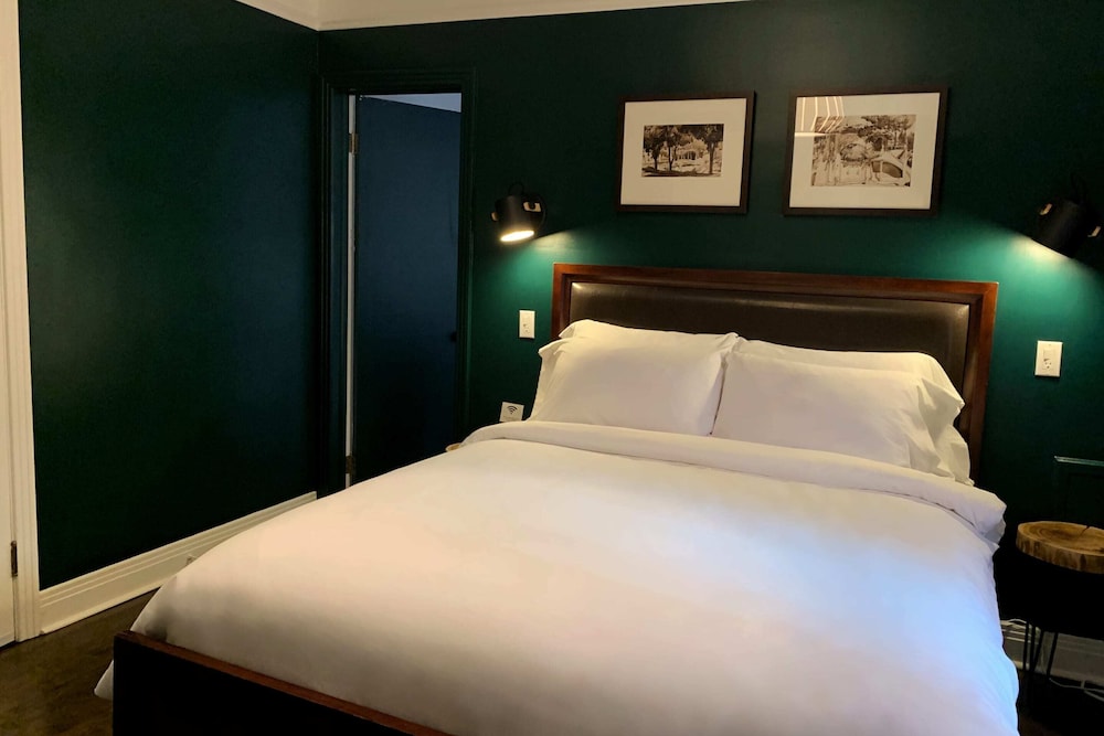 Deluxe Room, 1 Queen Bed