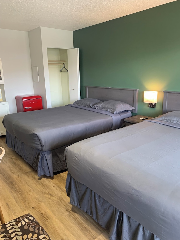 Standard Room, 2 Queen Beds (Second floor) photo 1