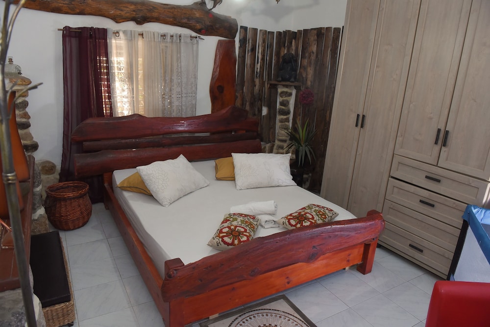 Traditional Suite, Jetted Tub photo 2