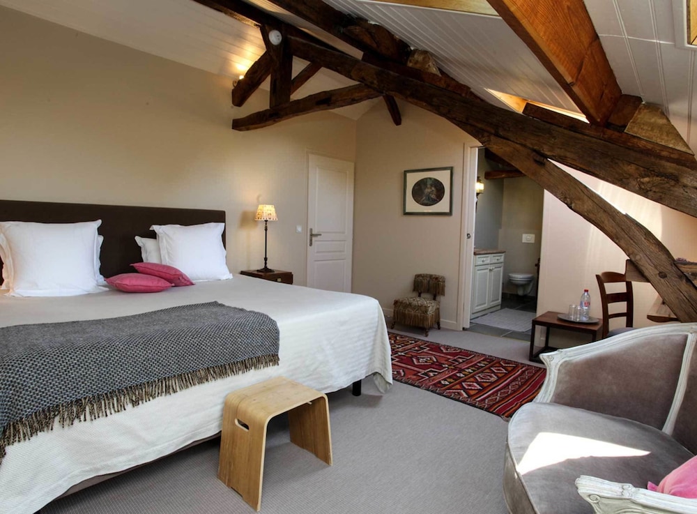 Double Room, 1 King Bed (Chambre Premier)