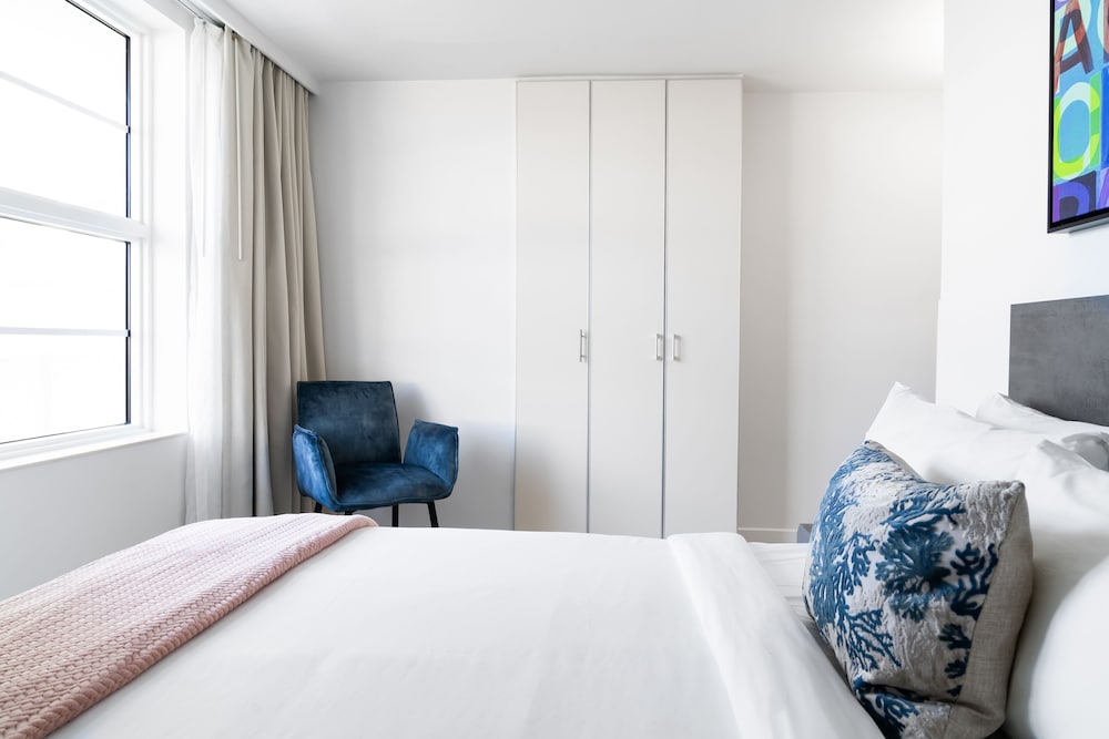 Room, 1 King Bed, Balcony, Oceanfront - Photo 2
