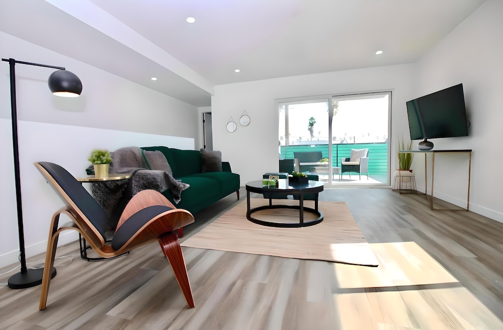 Three Bedrooms Townhouse with Terrace