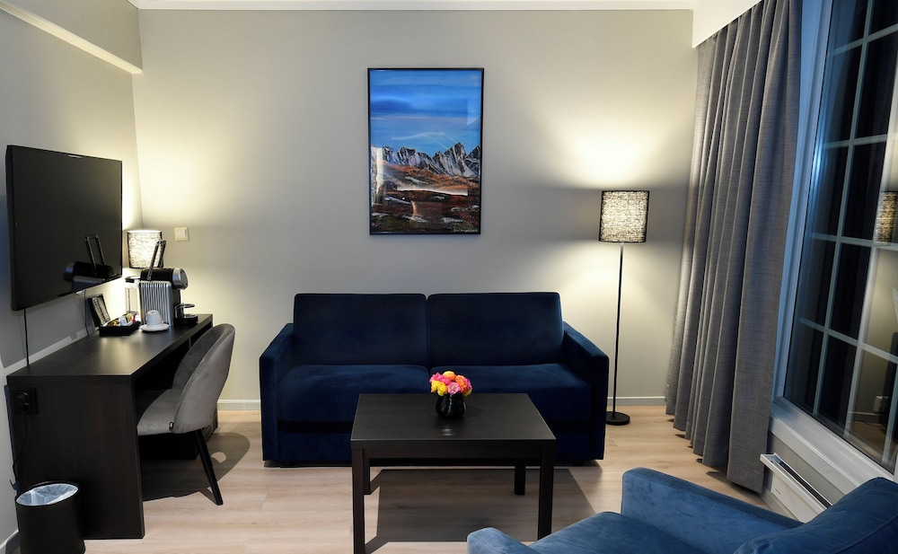 Junior Suite, Non Smoking - Photo 2