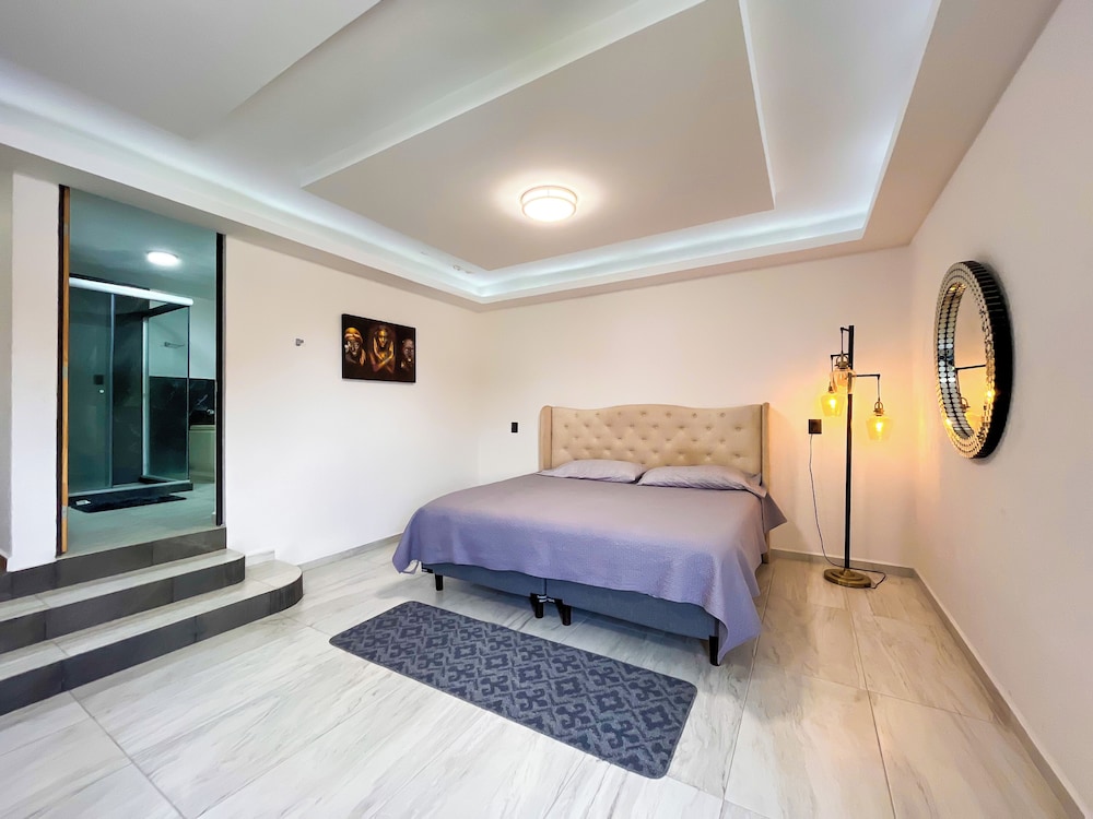 Romantic Room, Courtyard View