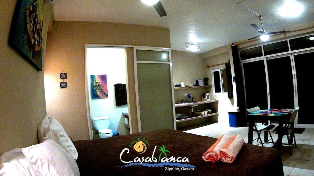 Comfort Suite, 1 King Bed, Ocean View, Oceanfront R1 photo 3
