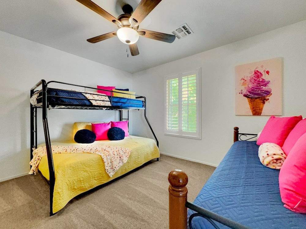 House, Multiple Beds, Pool Access, Pool View (La Pryor Gilbert) photo 3