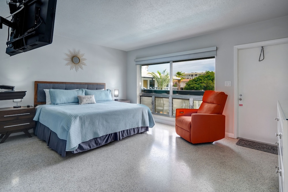Studio Suite, 1 King Bed, Kitchen