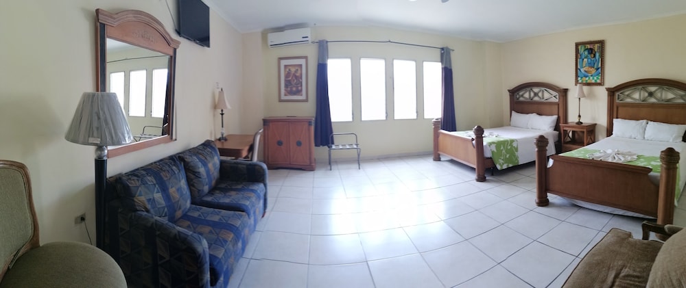 Double Room, 2 Queen Beds photo 1