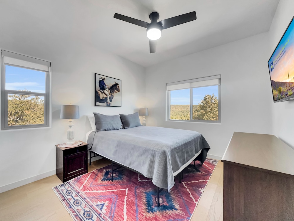 House, Multiple Beds, Hot Tub, Mountain View (Tomahawk Strawberry) photo 3