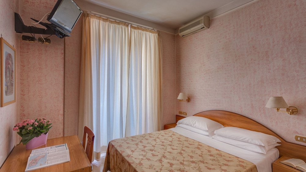 Double Or Twin Room photo 1