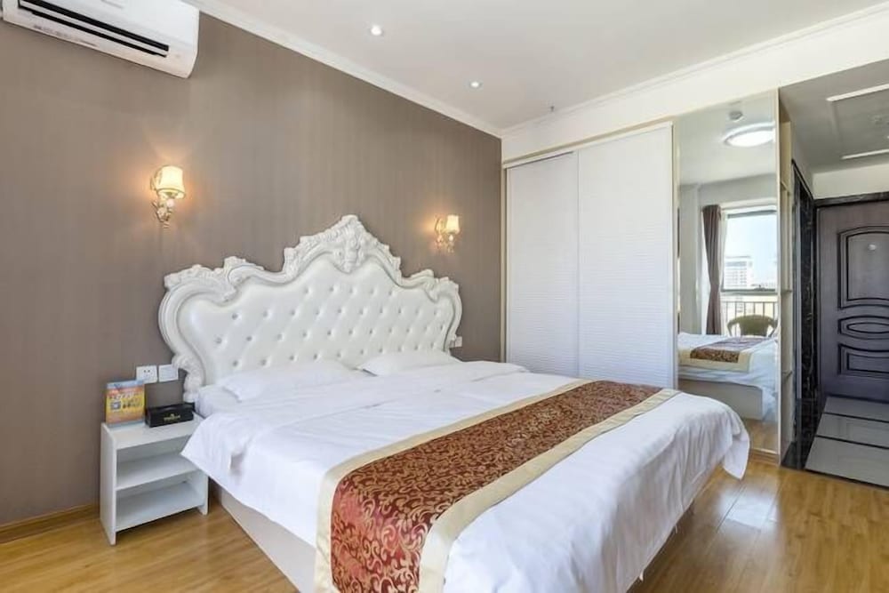 Premium Room, 1 King Bed photo 2