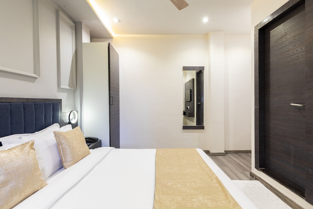 Deluxe Room - Photo 9