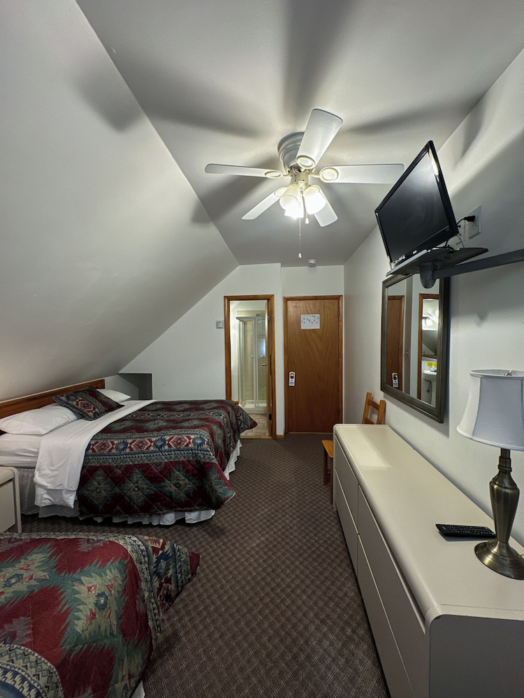 Room, 2 Full Beds photo 2