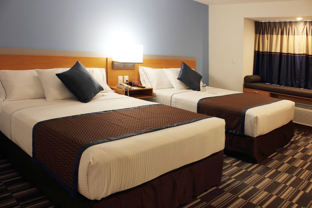 Standard Room, 2 Queen Beds - Photo 6