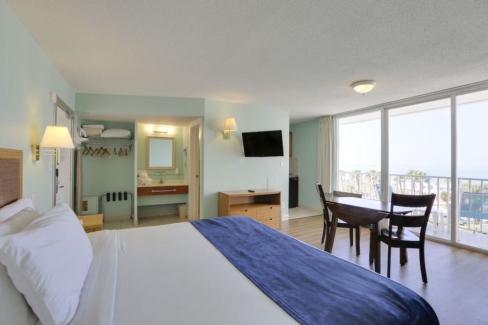 Deluxe Room, 1 King Bed photo 1