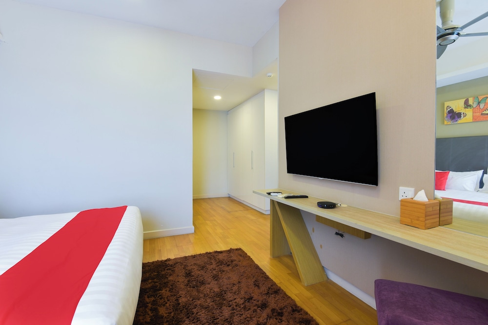 Two Bedroom Suite - Twin Tower with Pool View thumbnail 5