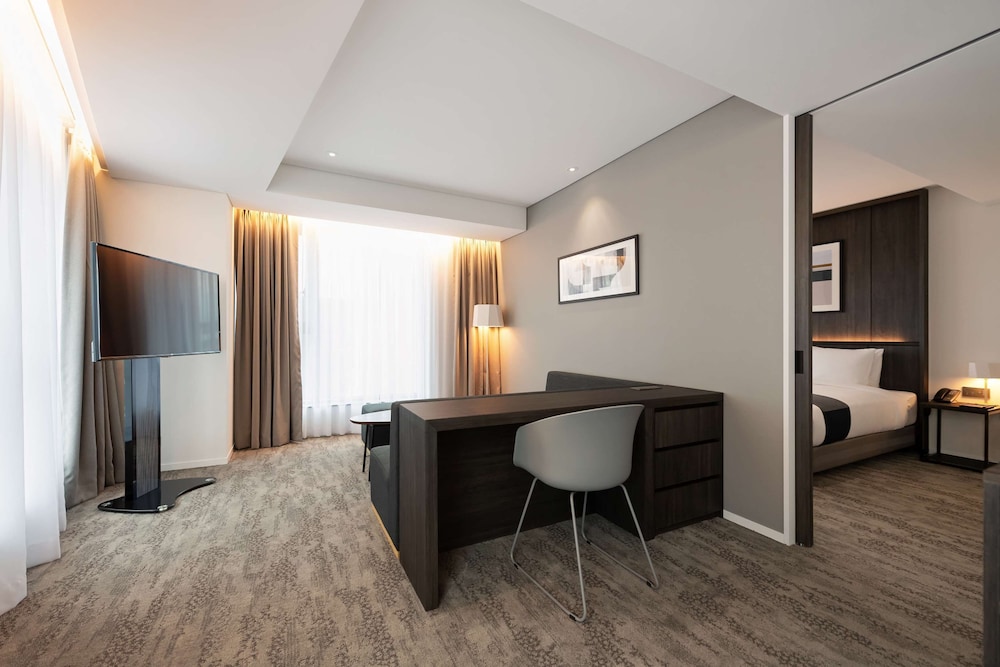 Junior Suite, 1 King Bed, Non Smoking, Bathtub (Mini Fridge) - Photo 1