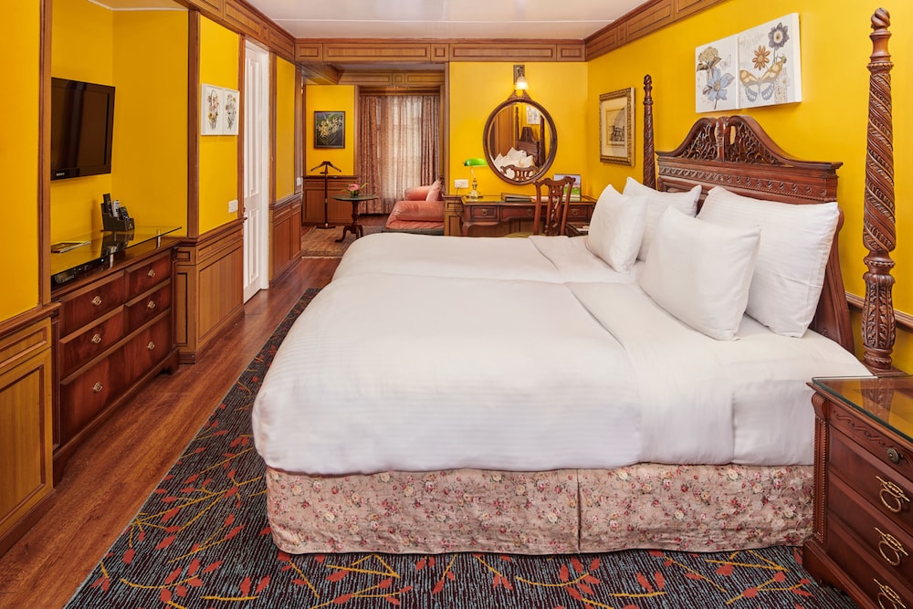 Suite - Photo 1