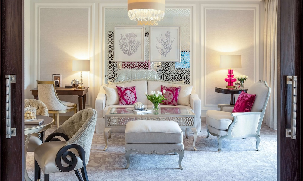 Executive Suite (Arabian Court, UAE Resident, DRIFT)