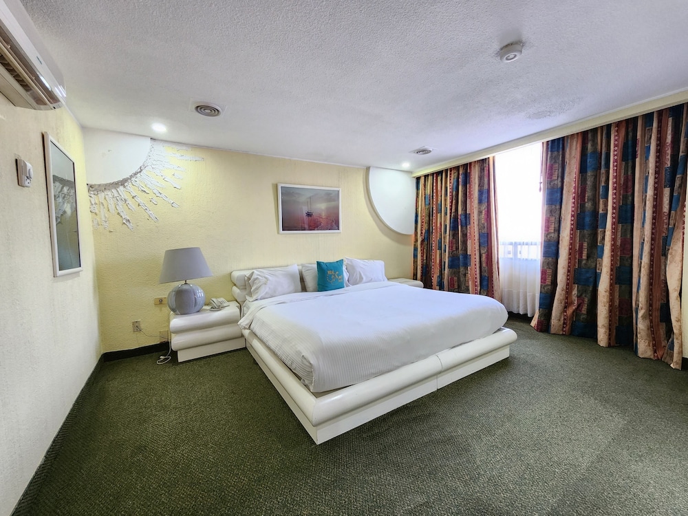 Honeymoon Suite photo 1