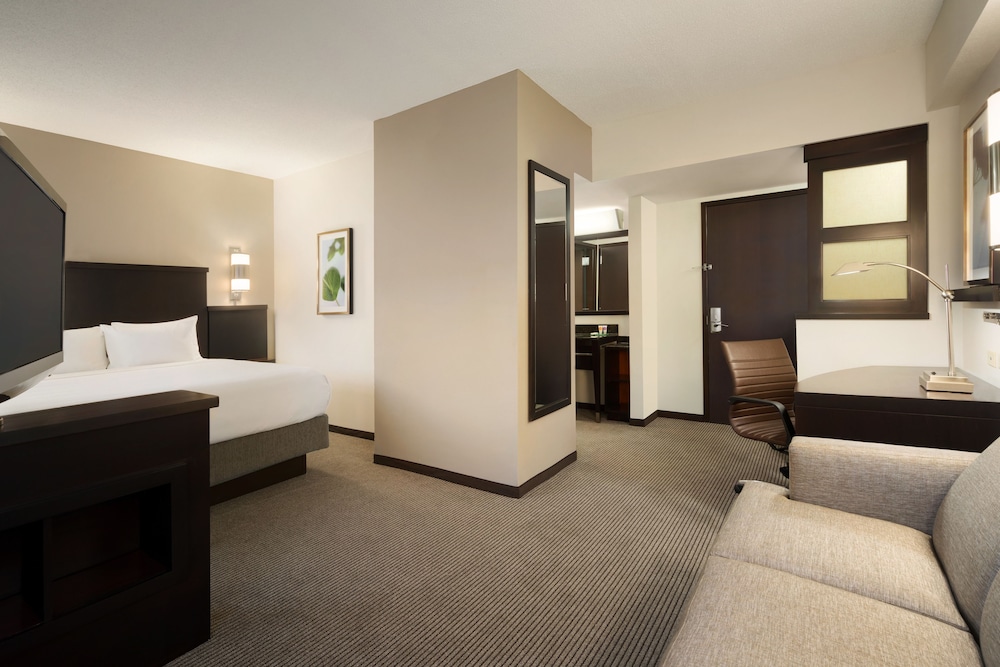 Room, 1 King Bed - Photo 3