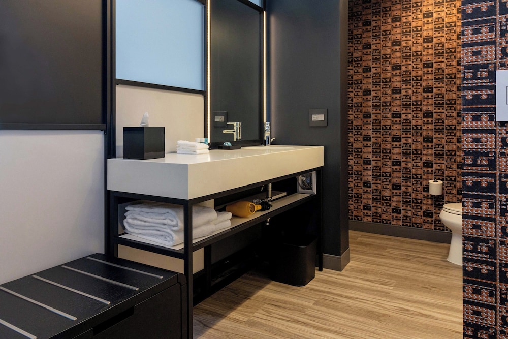 Standard Room, 2 Queen Beds (Hearing Accessible) - Photo 4