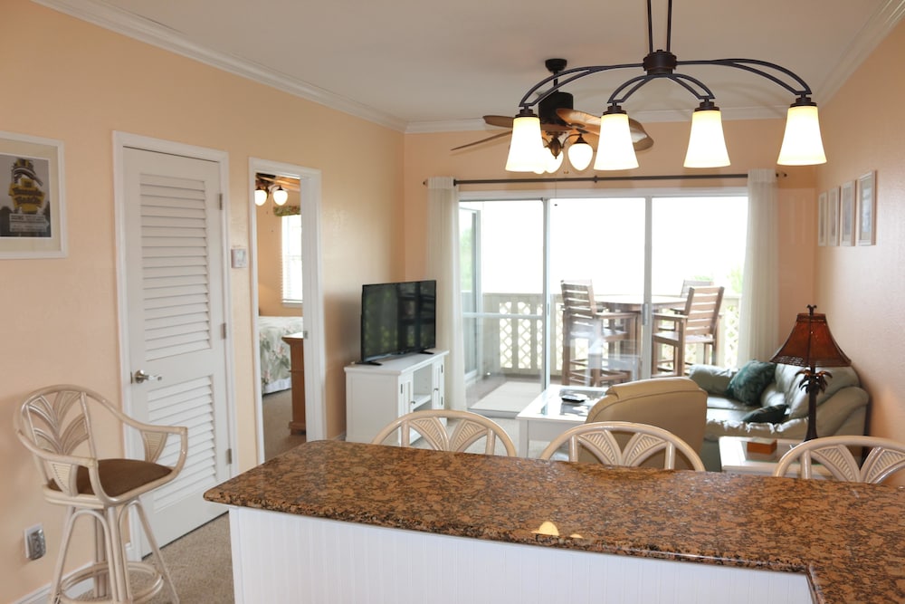 Condo, 2 Bedrooms photo 1