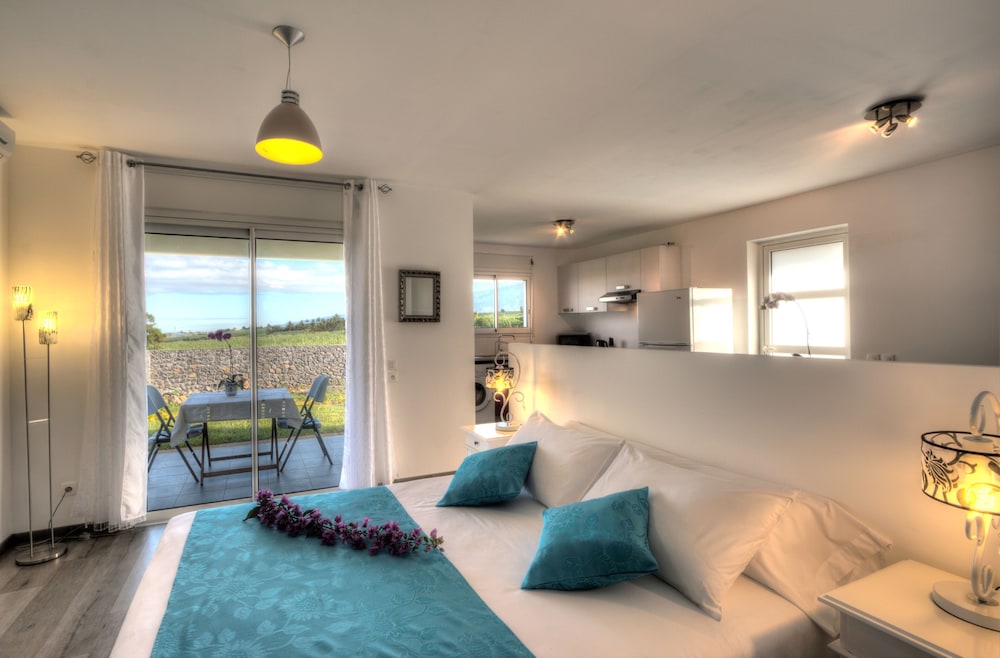 Romantic Apartment, Kitchenette, Garden Area