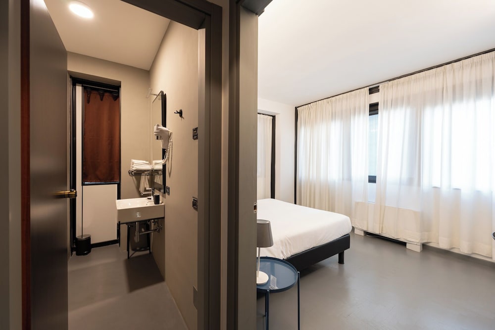 Business Double Room - Photo 3
