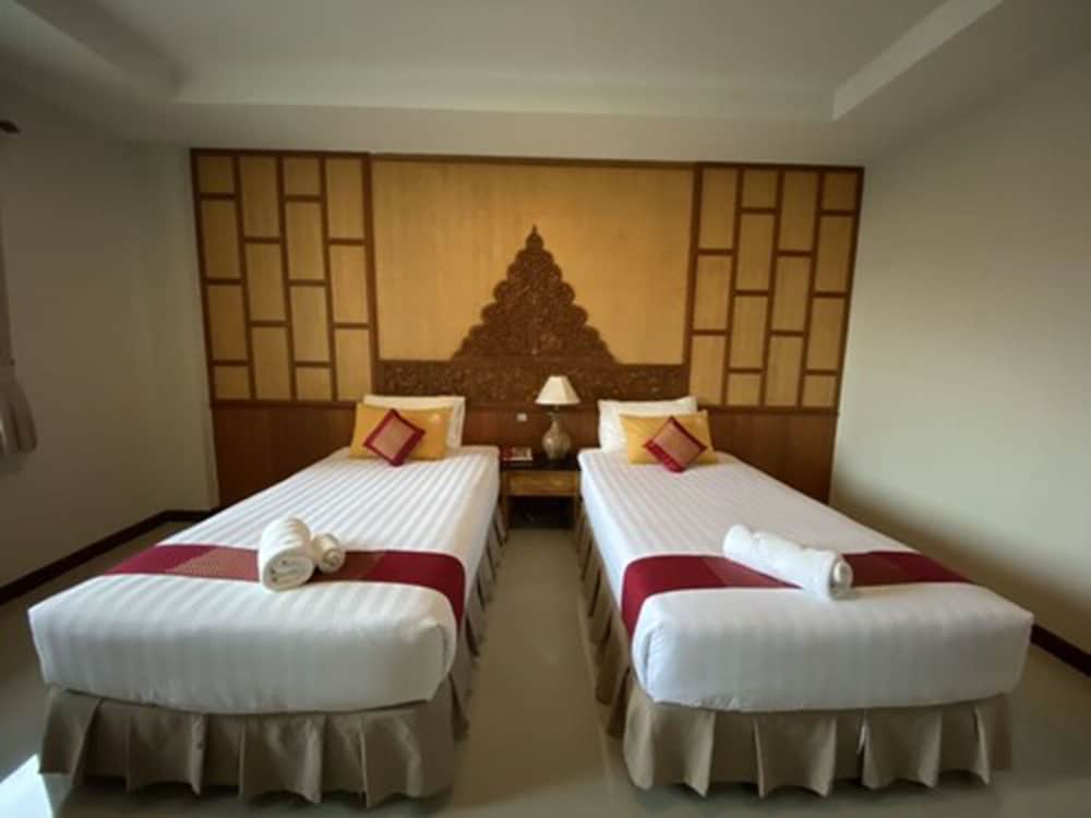 Deluxe Room, 2 Twin Beds, Bathtub