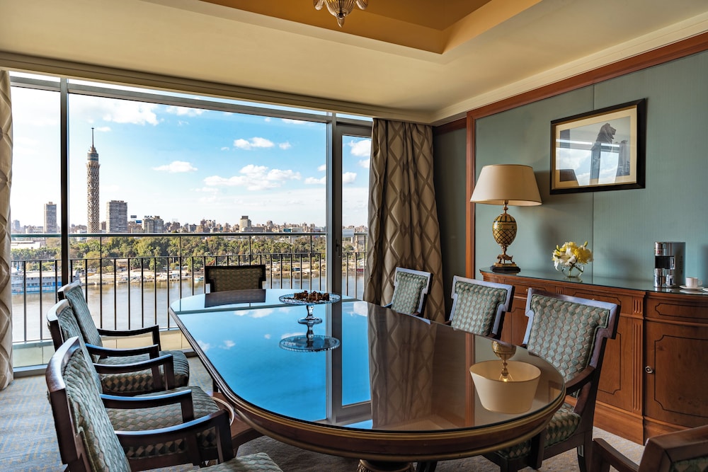 Presidential Suite, 1 Double Bed (Club Lounge Access) thumbnail 6