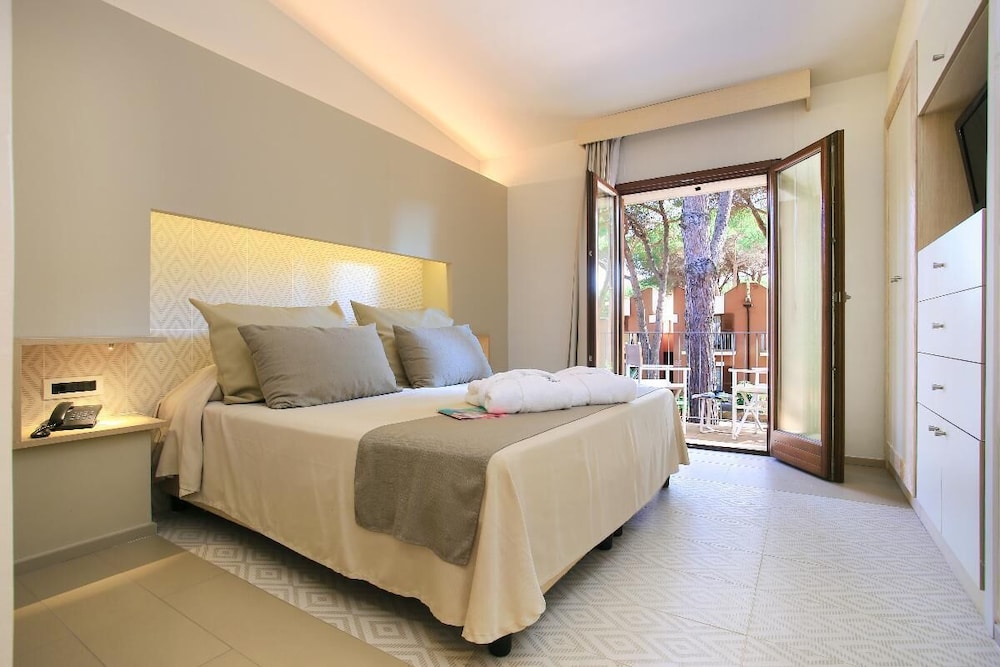 Junior Double Or Twin Room, 1 Queen Bed, Park View