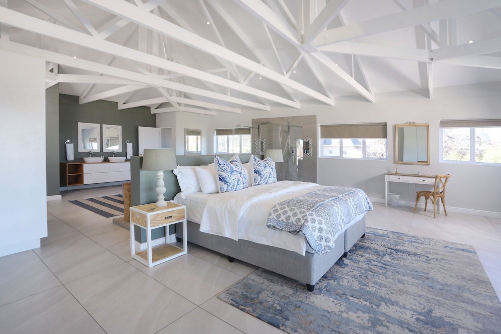 Luxury House, 5 Bedrooms, Non Smoking, Ocean View photo 1
