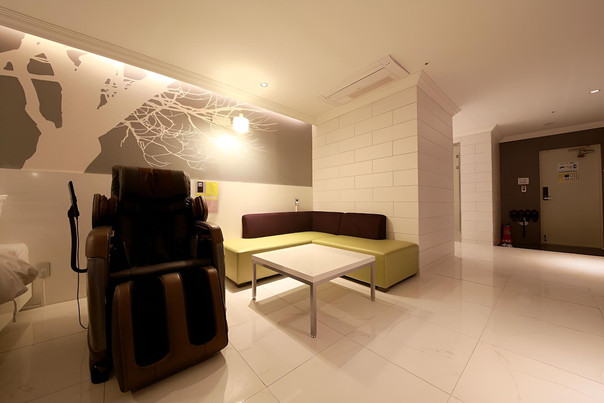 Room (Standard Room) - Photo 6