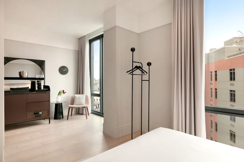 Standard Room, 1 Queen Bed, Accessible (Communications)