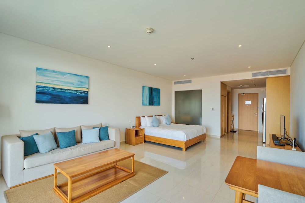 Studio, 1 Queen Bed, Ocean View photo 2