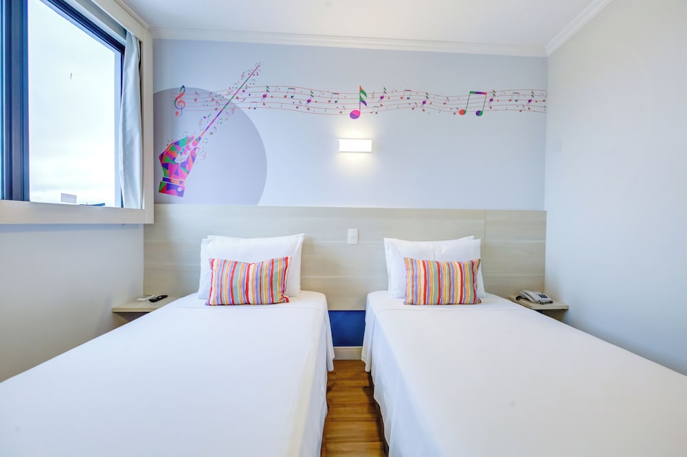 Standard Twin Room - Photo 10