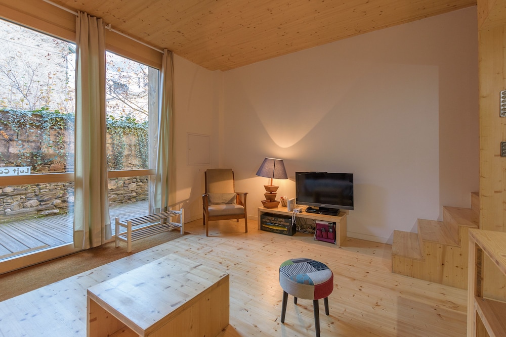 Comfort Loft, 2 Bedrooms, Mountain View photo 3