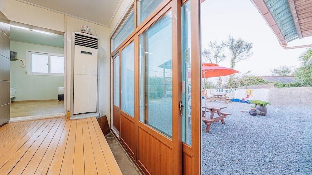 Room (private house) - Photo 12