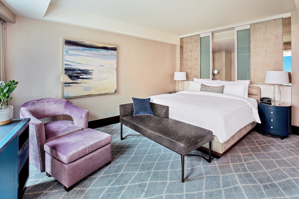 Room, 1 King Bed (Fort Point Channel View) - Photo 2