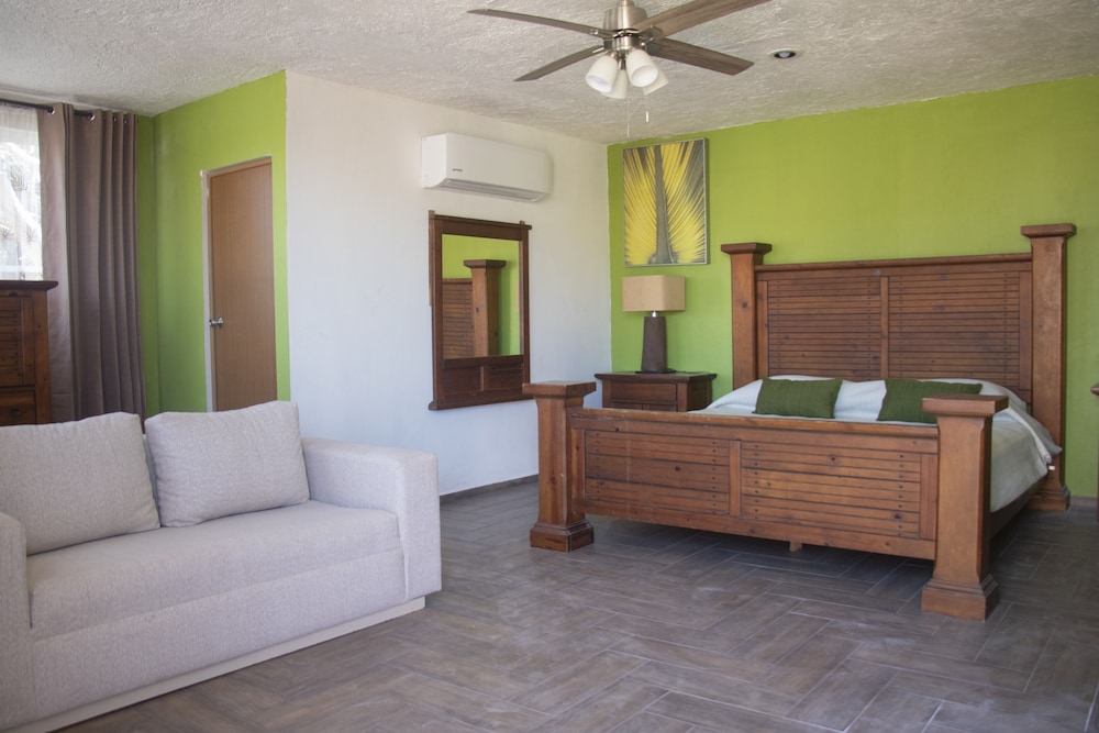 Standard Room, 1 King Bed