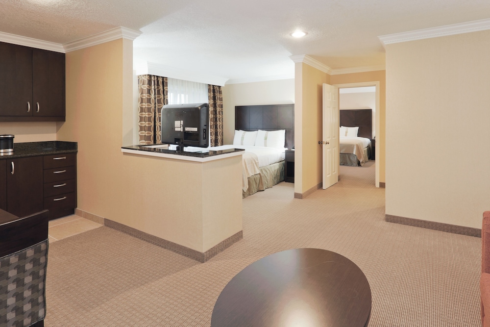 Suite, Multiple Beds - Photo 2